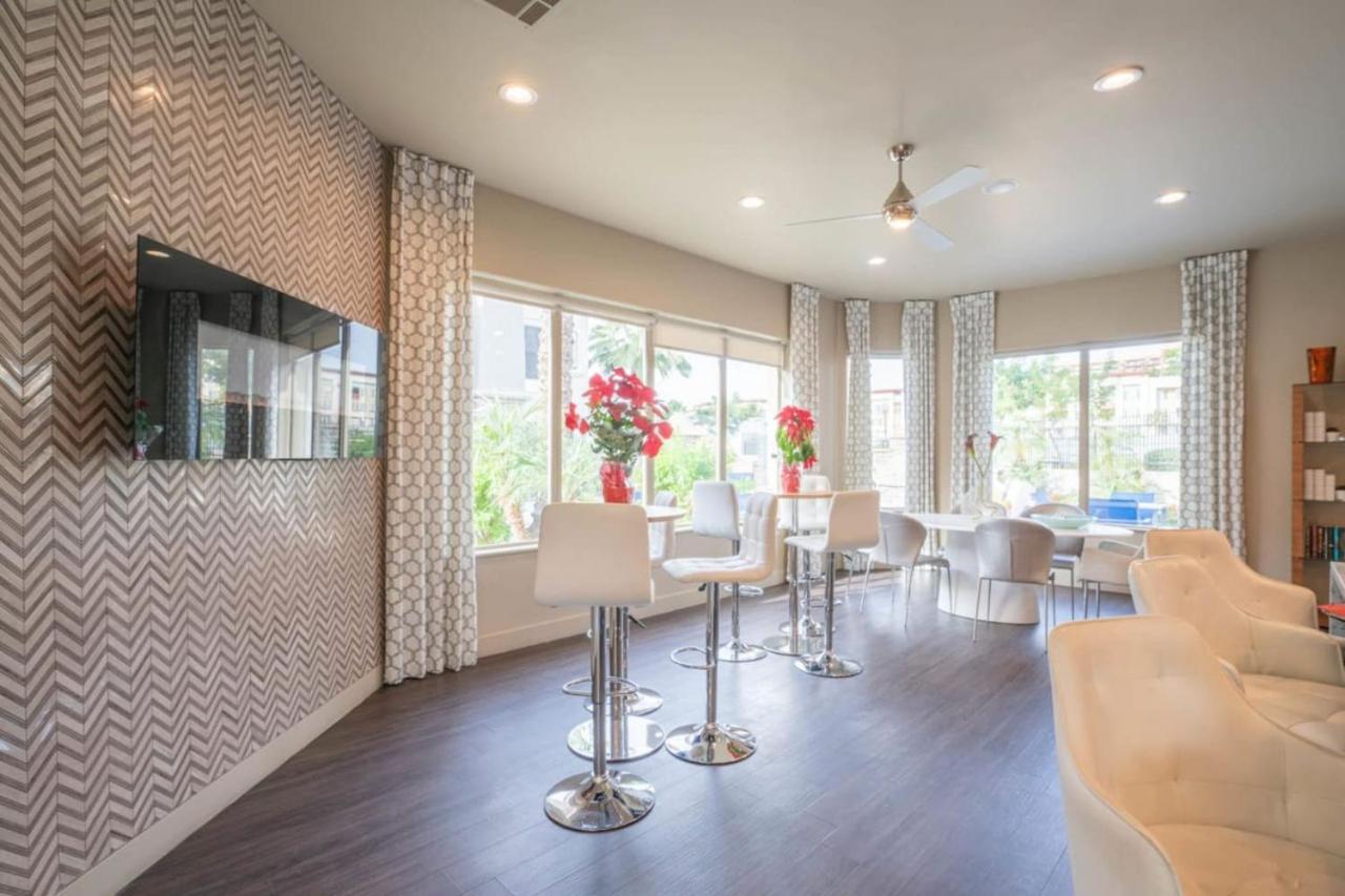 Posh 2Bd - Midtown - Gym, Pool, W-D, Parking - Sleeps 8 Apartment ฟีนิกซ์ ภายนอก รูปภาพ